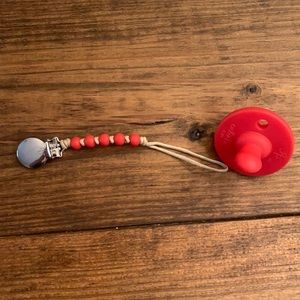 Ryan and Rose red flat pat and Hollis clip